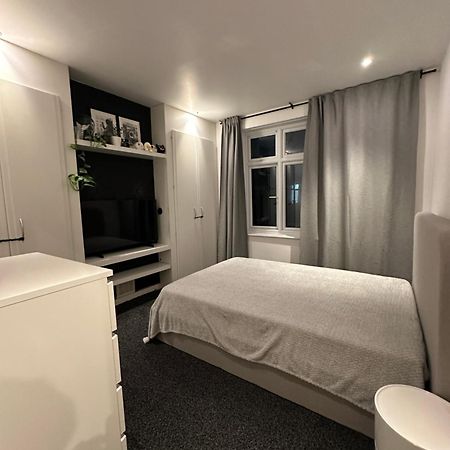 Luxury Bedroom Excel Londres Exterior foto